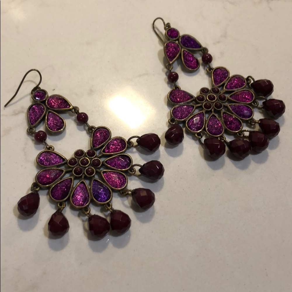 Purple feather dangle hoop vintage earrings - Picture 4 of 7